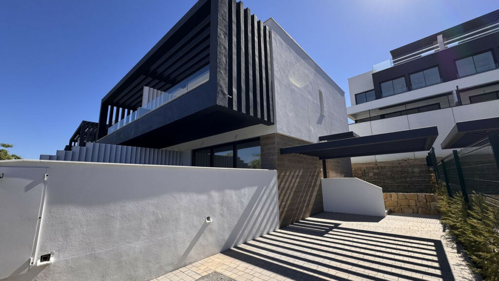 Semi-Detached House Atalaya Málaga - image 2