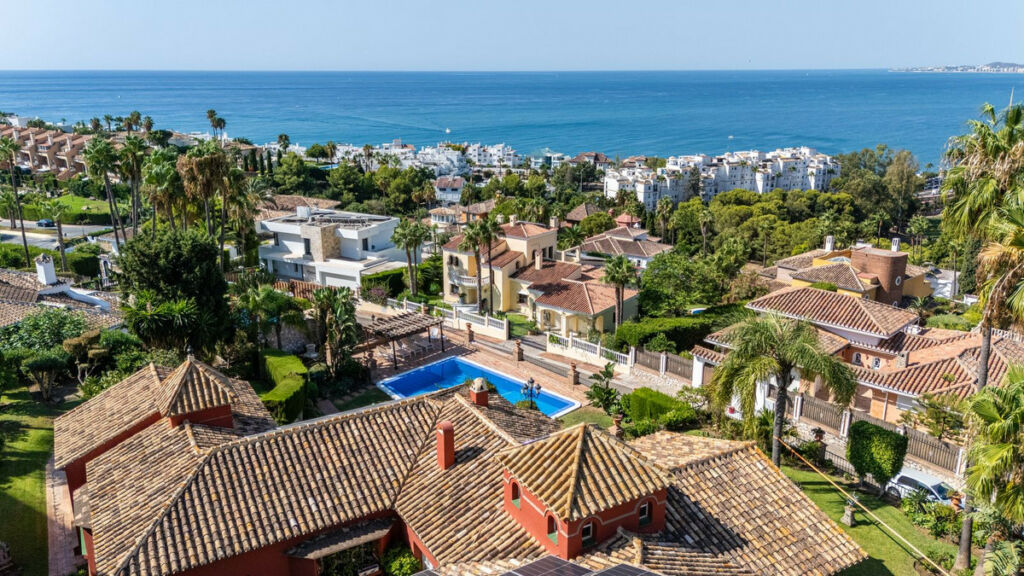 Detached Villa Benalmadena Málaga - image 2