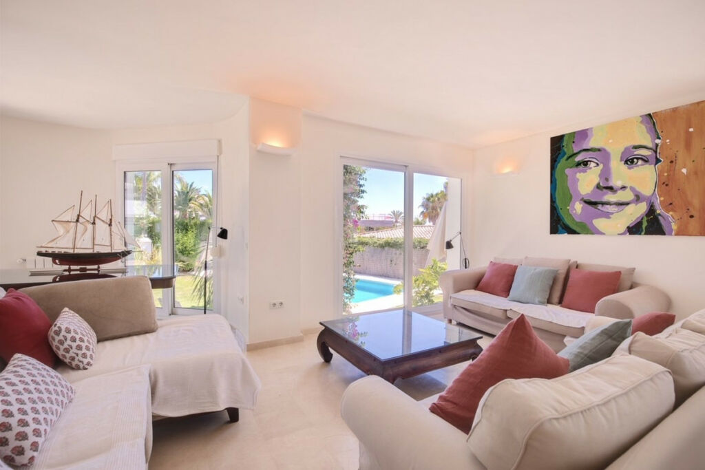 Detached Villa Marbesa Málaga - image 2