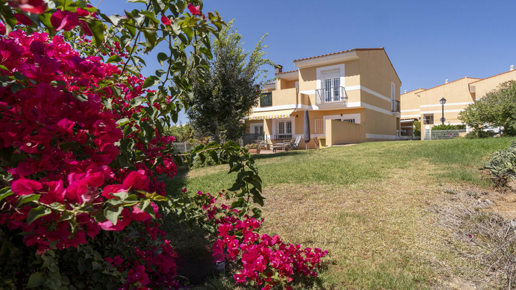 Townhouse La Duquesa Málaga - image 2