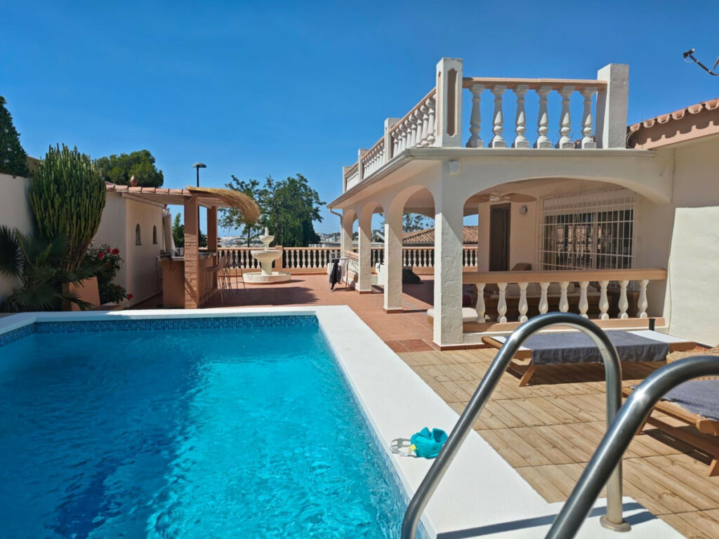 Detached Villa Nueva Andalucía Málaga - image 2