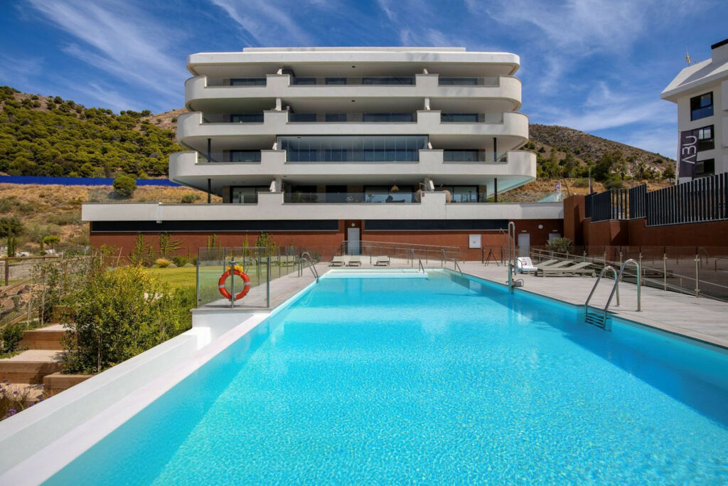 Middle Floor Apartment Higueron Málaga - image 2