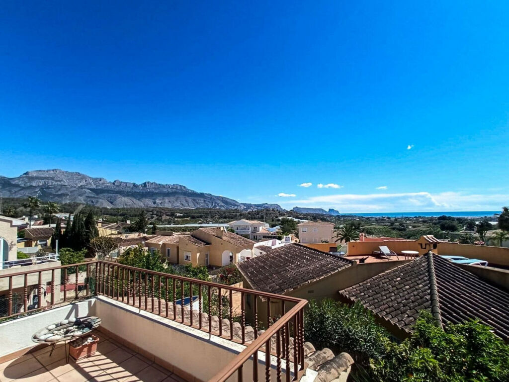 Detached Villa La Nucia Alicante - image 2