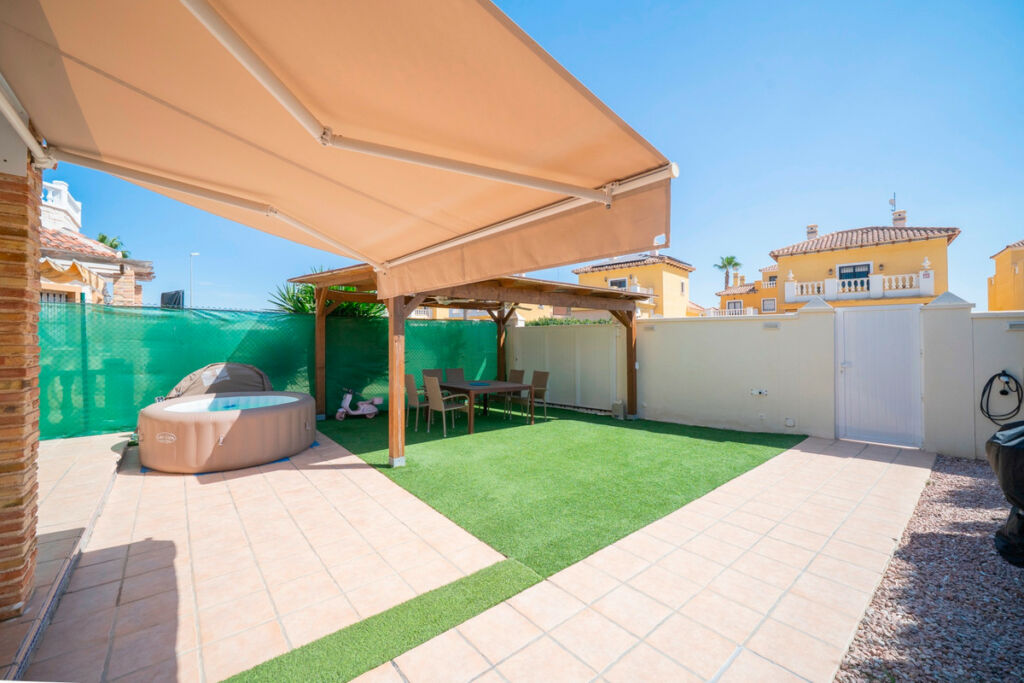 Townhouse Guardamar del Segura Alicante - image 2
