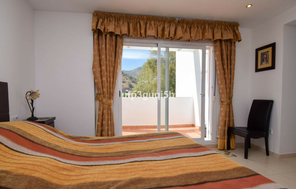Top Floor Apartment Torrequebrada Málaga - image 2