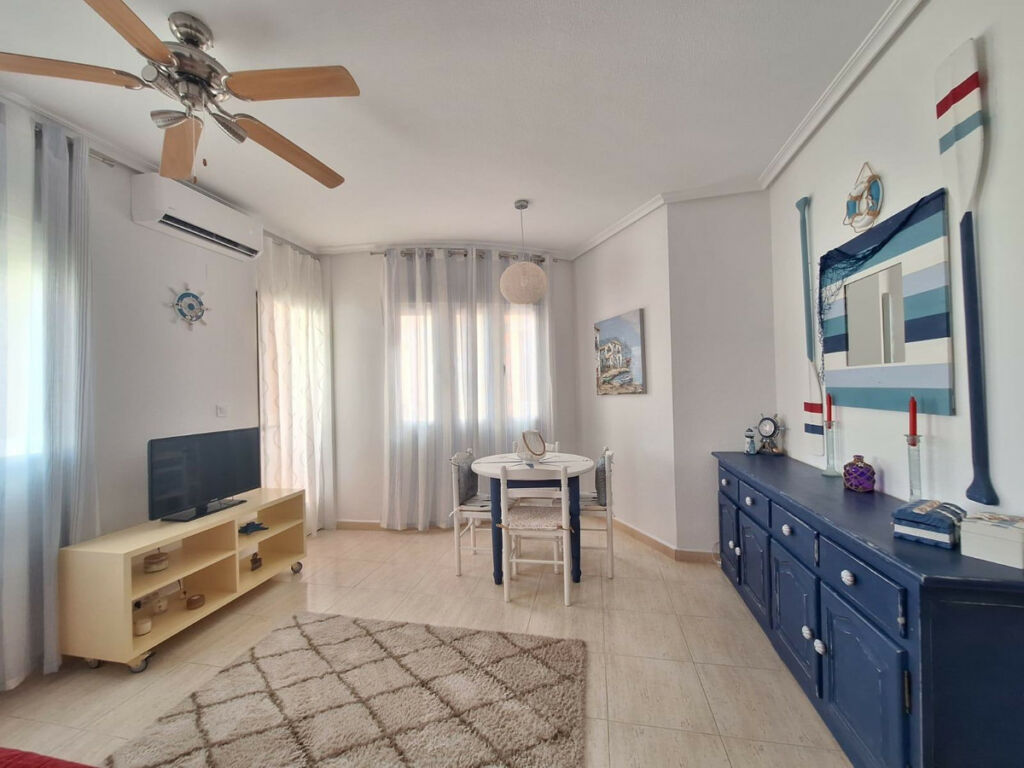 Middle Floor Apartment Torrevieja Alicante - image 2