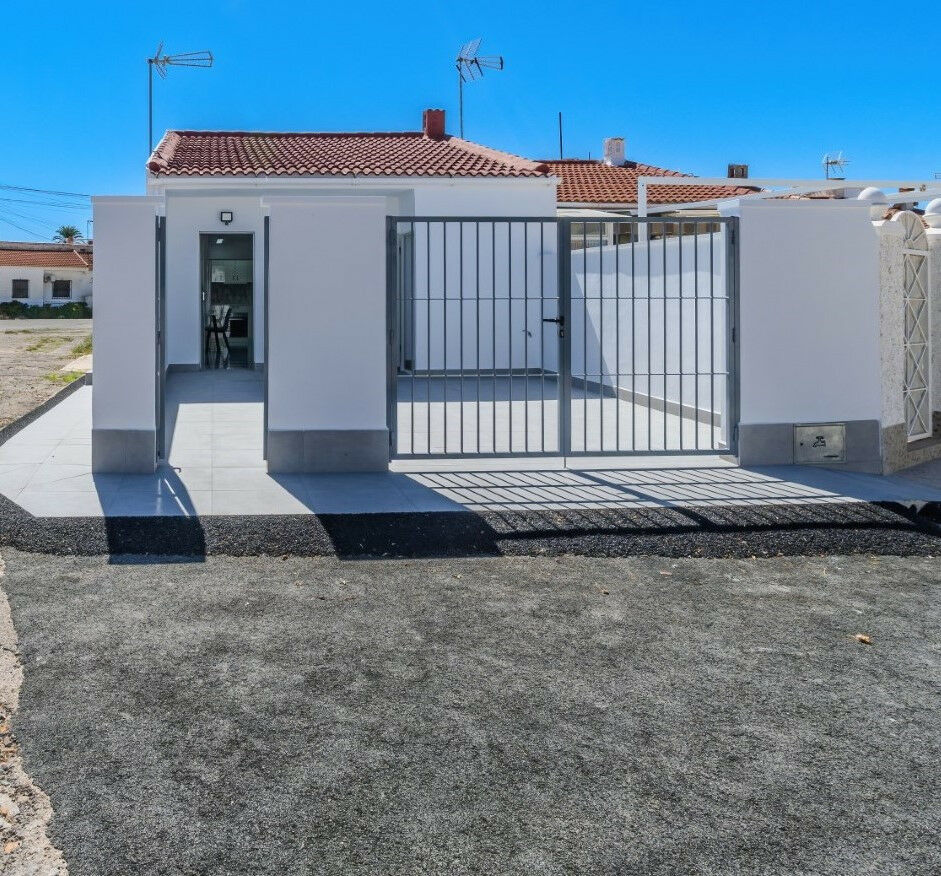 Bungalow Torrevieja Alicante - image 2