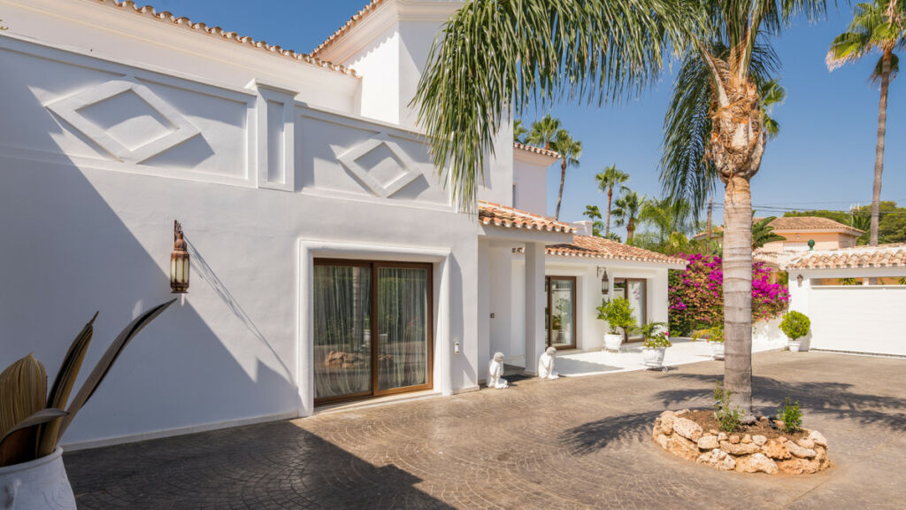 Detached Villa Atalaya Málaga - image 2