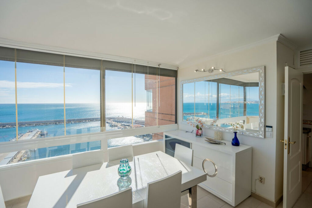 Middle Floor Apartment Fuengirola Málaga - image 2