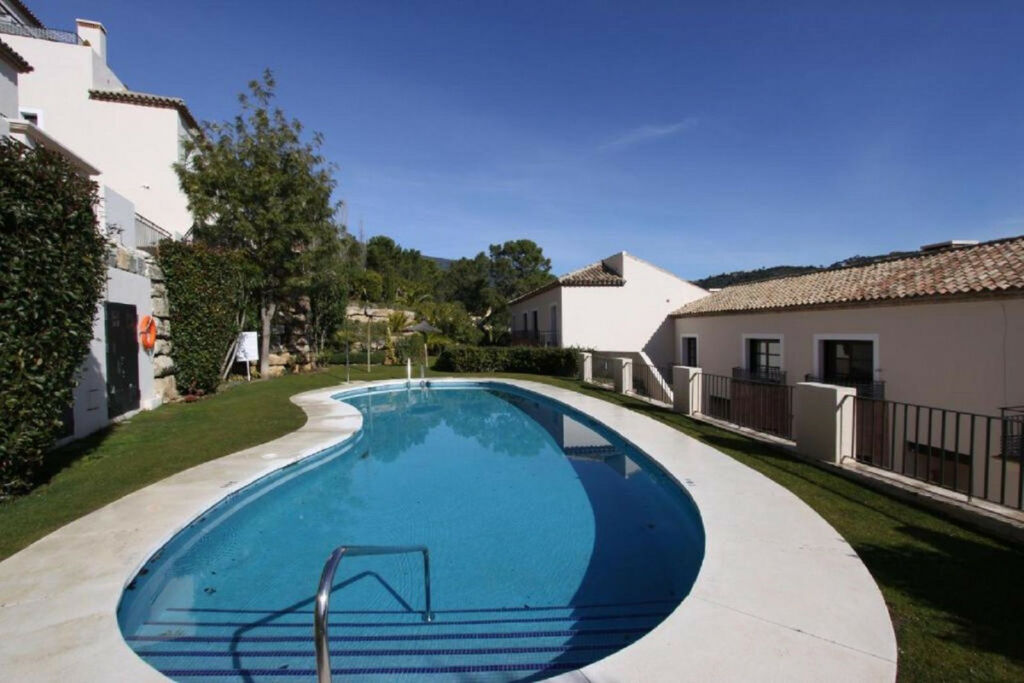 Townhouse Benahavís Málaga - image 2