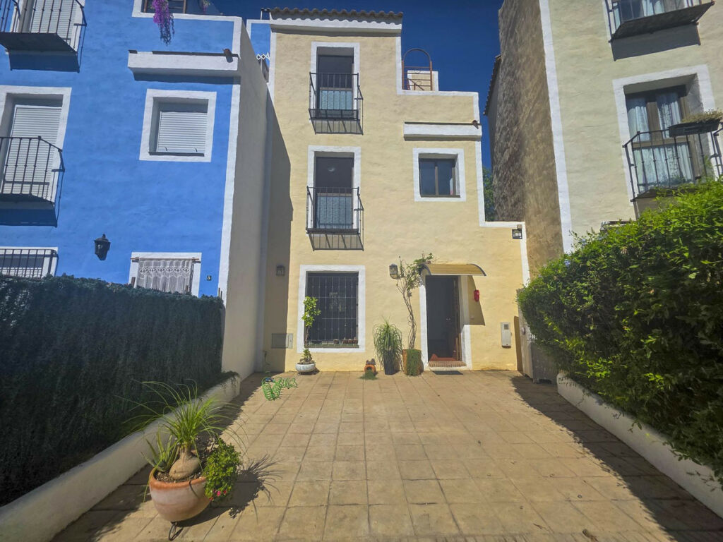 Townhouse Casares Playa Málaga - image 2