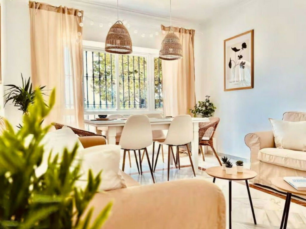 Detached Villa Estepona Málaga - image 2