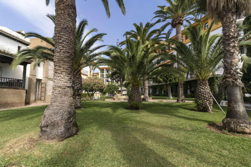 Detached Villa Fuengirola Málaga - image 2