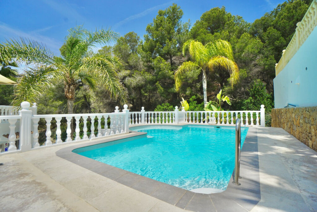 Detached Villa Montemar Alicante - image 2