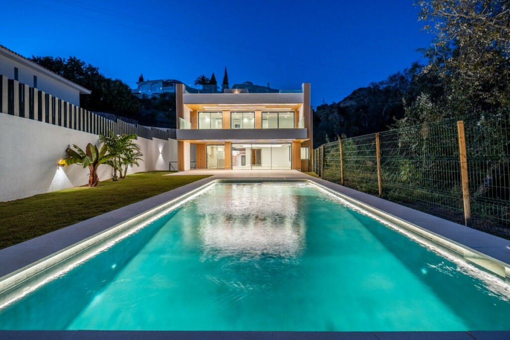 Detached Villa La Capellania Málaga - image 2