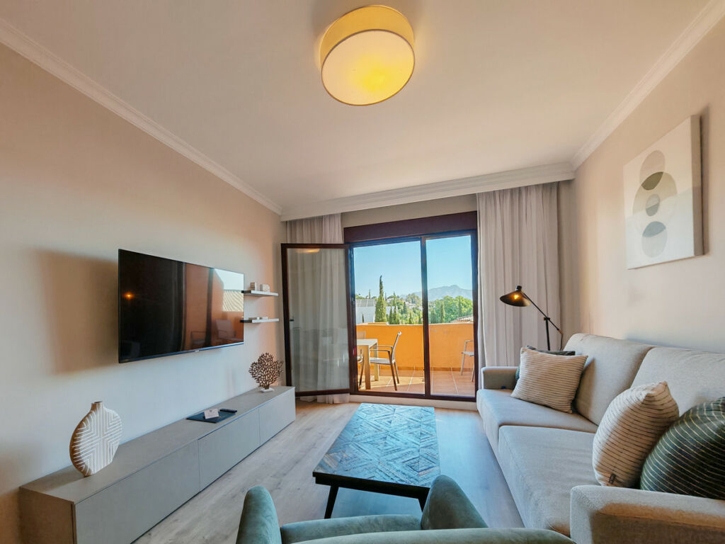 Middle Floor Apartment Benahavís Málaga - image 2