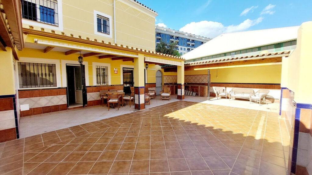 Townhouse Los Boliches Málaga - image 2