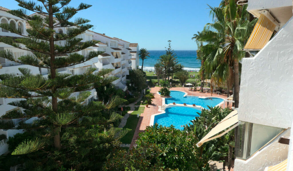 Middle Floor Apartment Marbesa Málaga - image 2