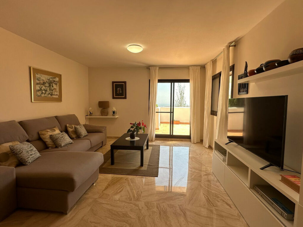 Middle Floor Apartment Doña Julia Málaga - image 2