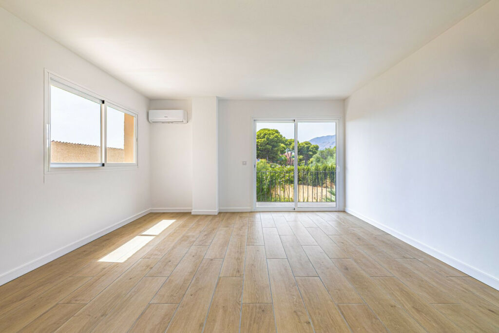 Middle Floor Apartment Estepona Málaga - image 2