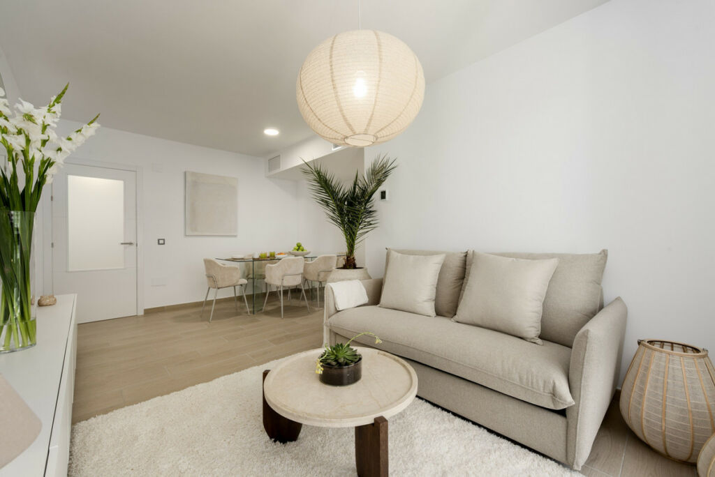 Middle Floor Apartment Estepona Málaga - image 2