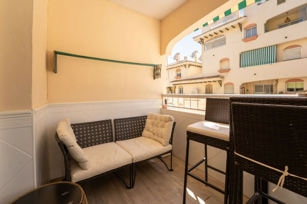 Top Floor Apartment Estepona Málaga - image 2