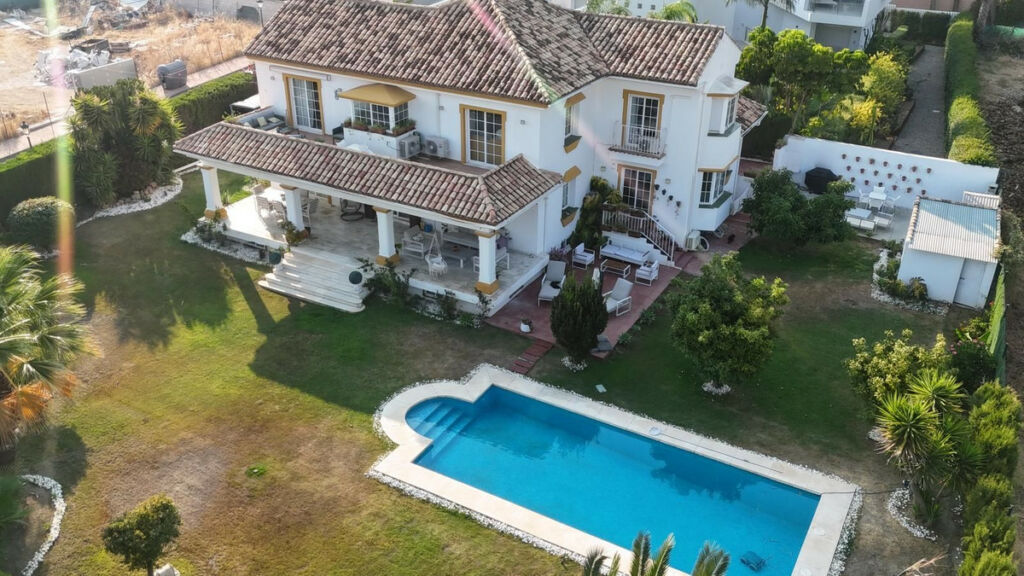 Detached Villa Guadalmina Alta Málaga - image 2