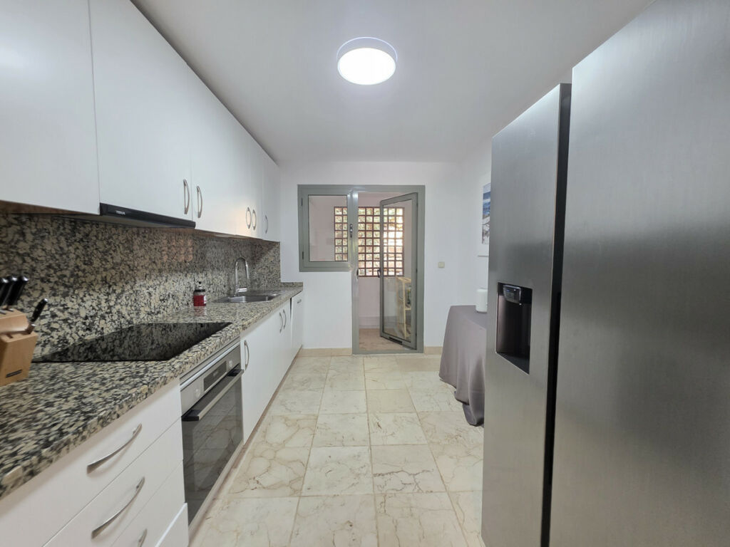 Ground Floor Apartment Estepona Málaga - image 2