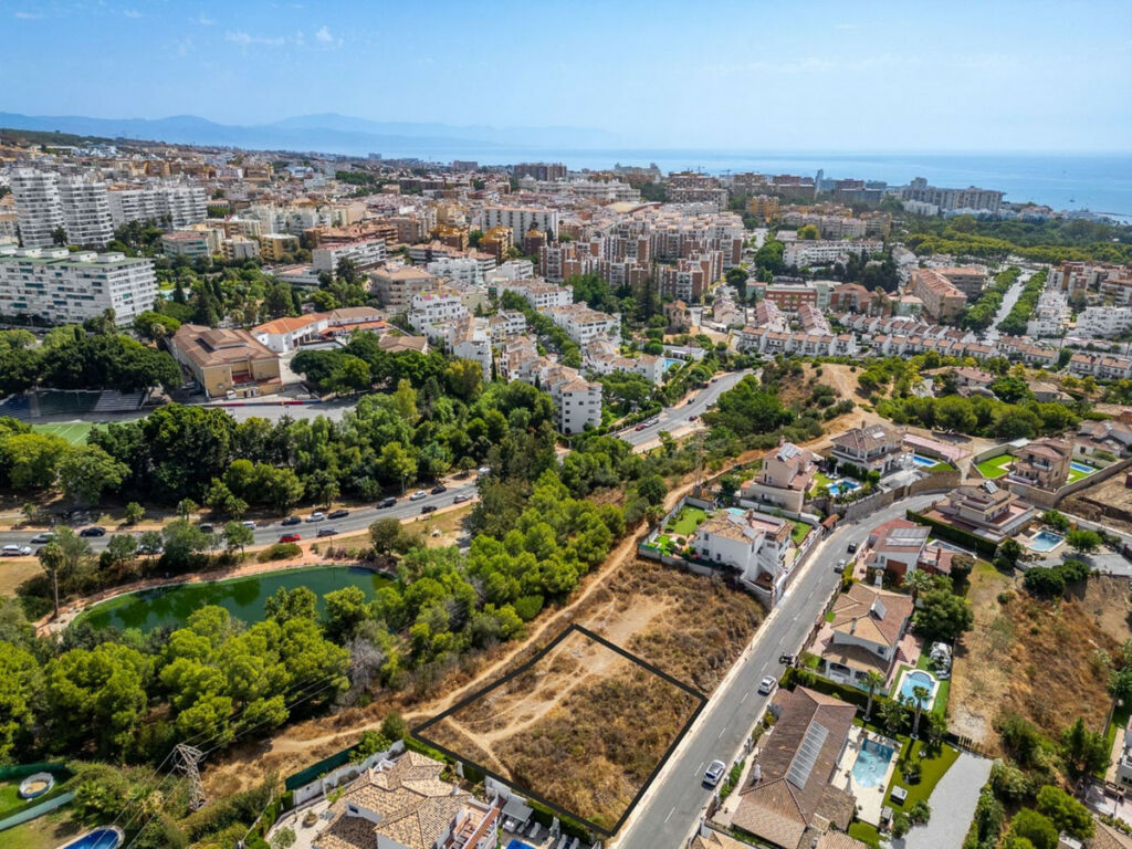 Residential Plot Benalmadena Málaga - image 2