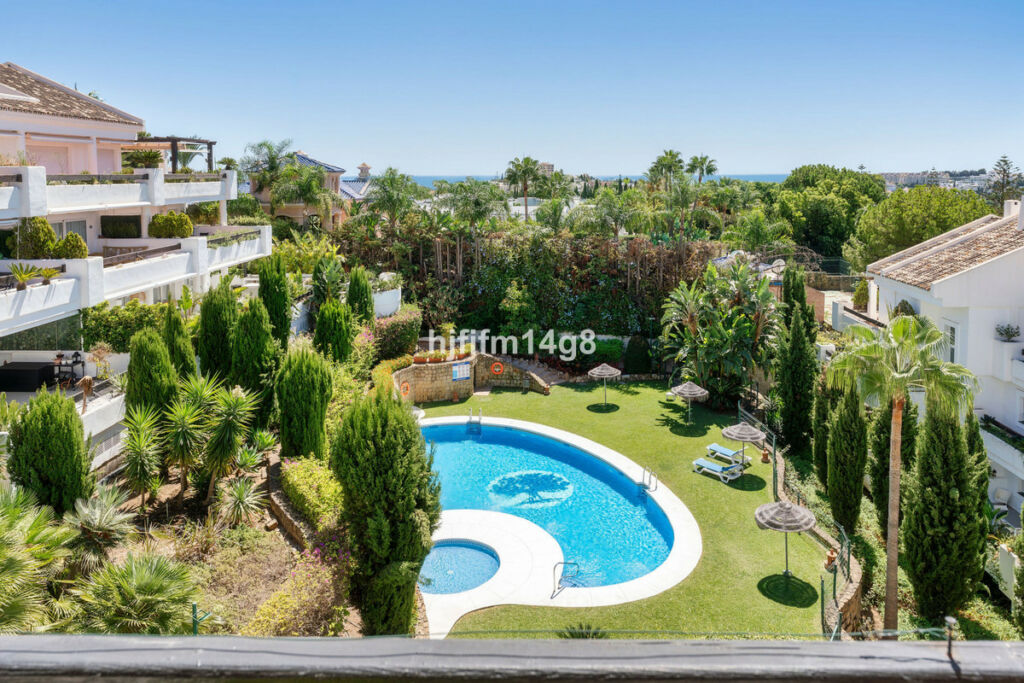 Penthouse Duplex Nueva Andalucía Málaga - image 2
