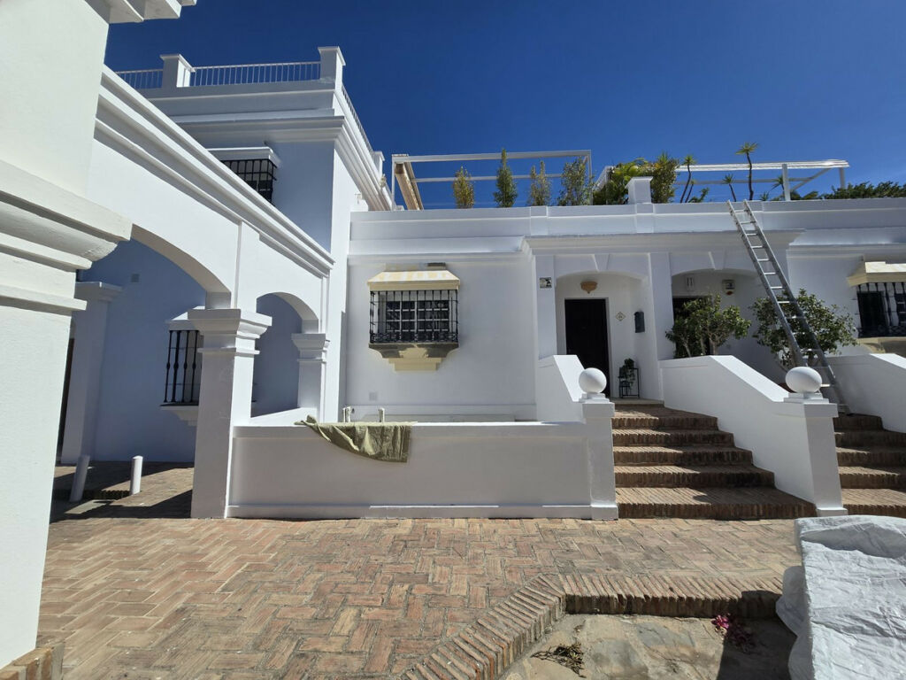 Townhouse Aloha Málaga - image 3