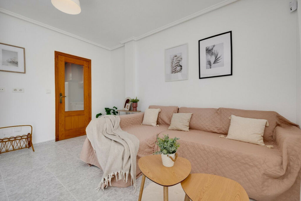 Bungalow Torrevieja Alicante - image 2