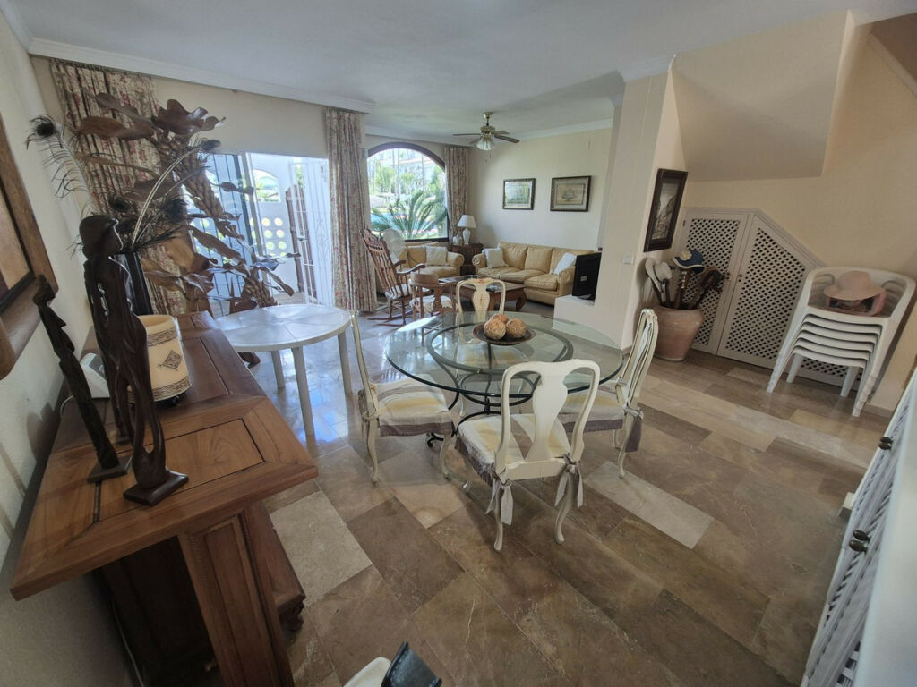 Townhouse Guadalmina Baja Málaga - image 2