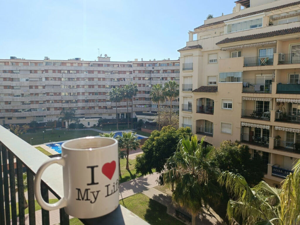 Middle Floor Apartment Estepona Málaga - image 2