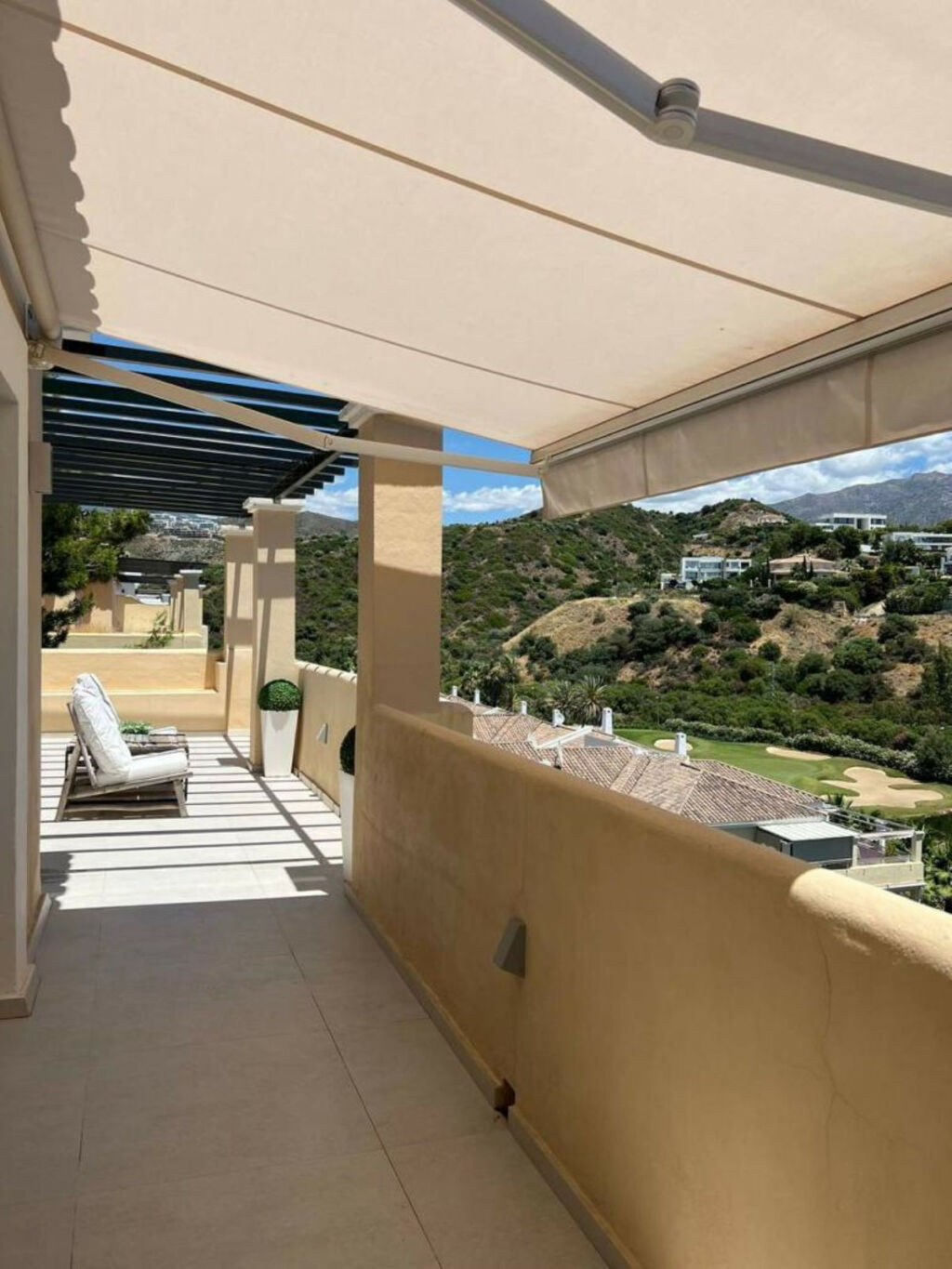 Penthouse La Quinta Málaga - image 2
