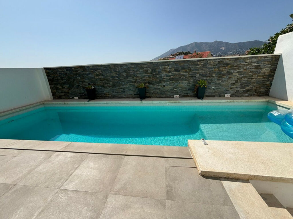 Detached Villa Los Pacos Málaga - image 2