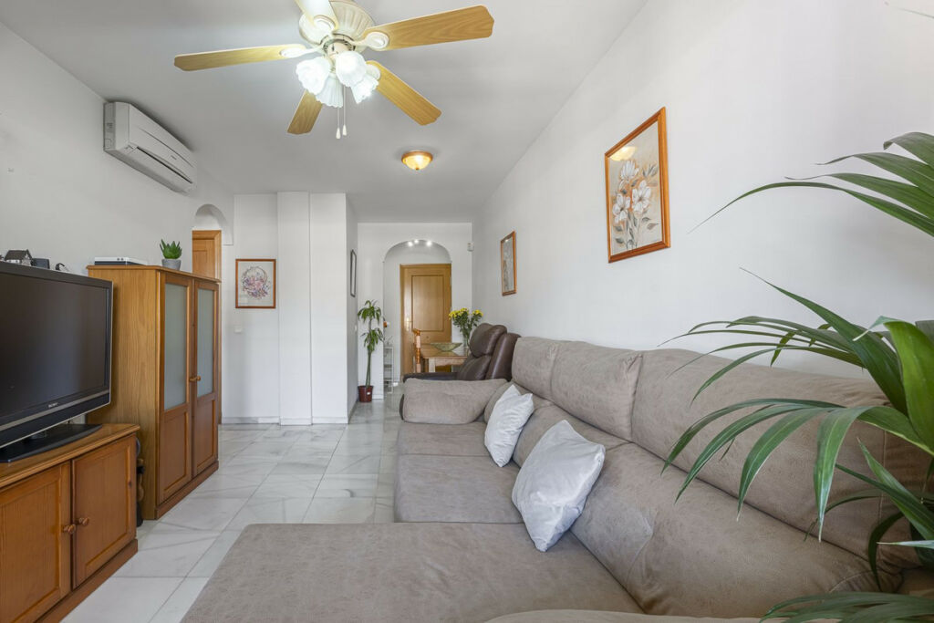 Middle Floor Apartment Fuengirola Málaga - image 2