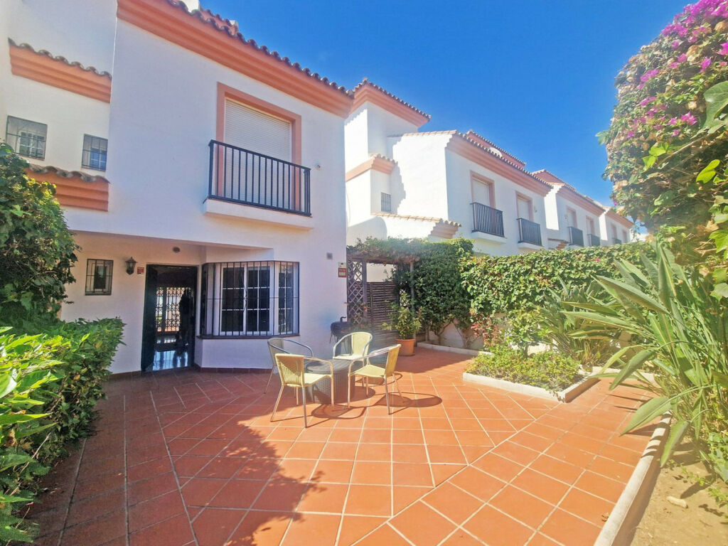Semi-Detached House Cabopino Málaga - image 3
