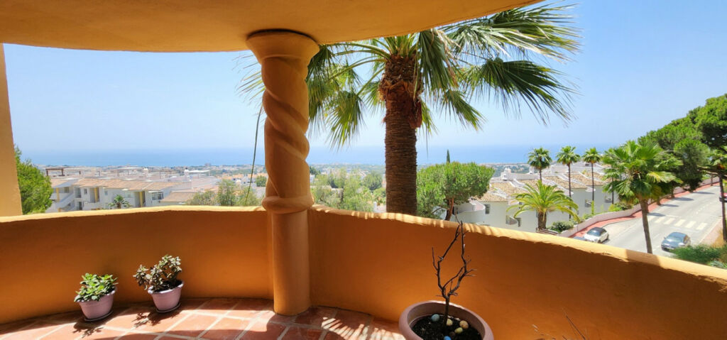 Middle Floor Apartment Calahonda Málaga - image 2