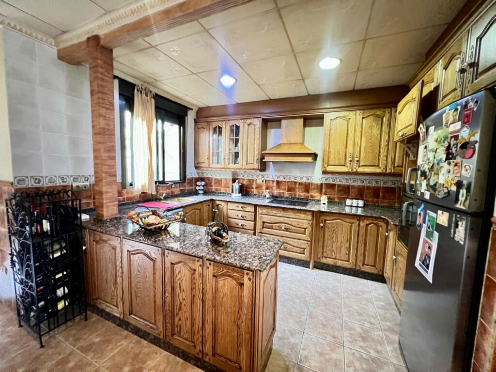 Townhouse Pinoso Alicante - image 2