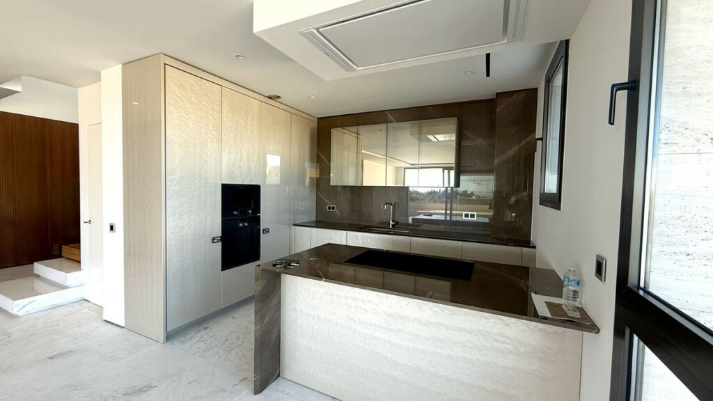 Penthouse Duplex The Golden Mile Málaga - image 2