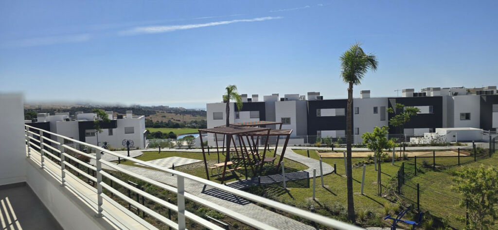 Middle Floor Apartment Valle Romano Málaga - image 2