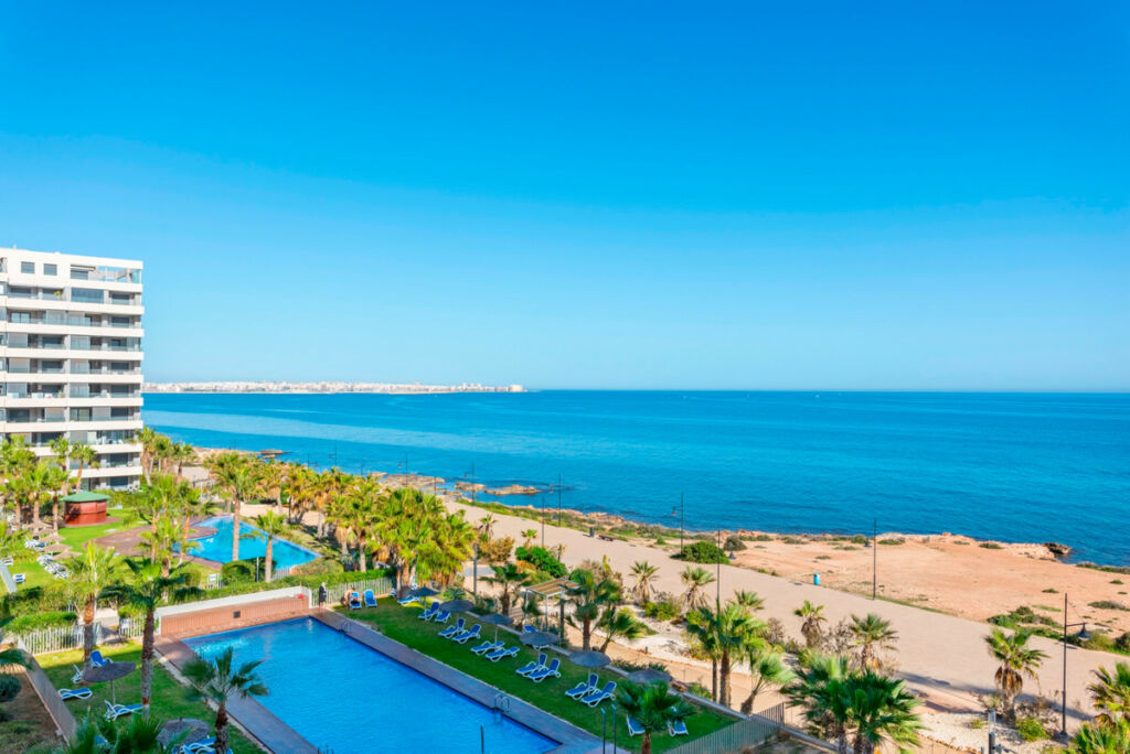Middle Floor Apartment Punta Prima Alicante - image 2