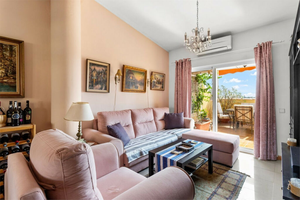 Penthouse Los Pacos Málaga - image 2