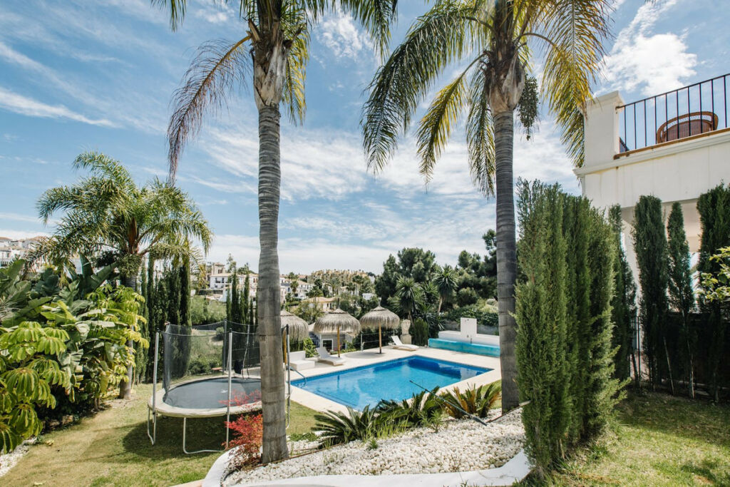 Detached Villa Estepona Málaga - image 2