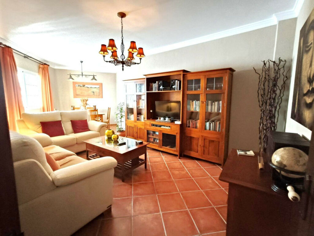 Townhouse Manilva Málaga - image 2