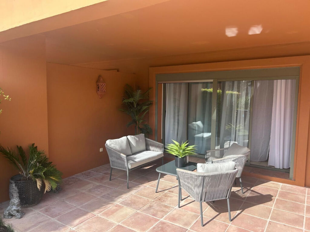 Ground Floor Apartment Benahavís Málaga - image 2