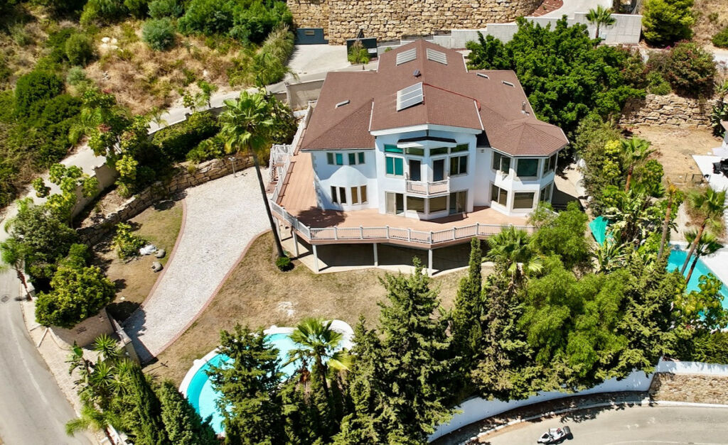 Detached Villa Benahavís Málaga - image 2