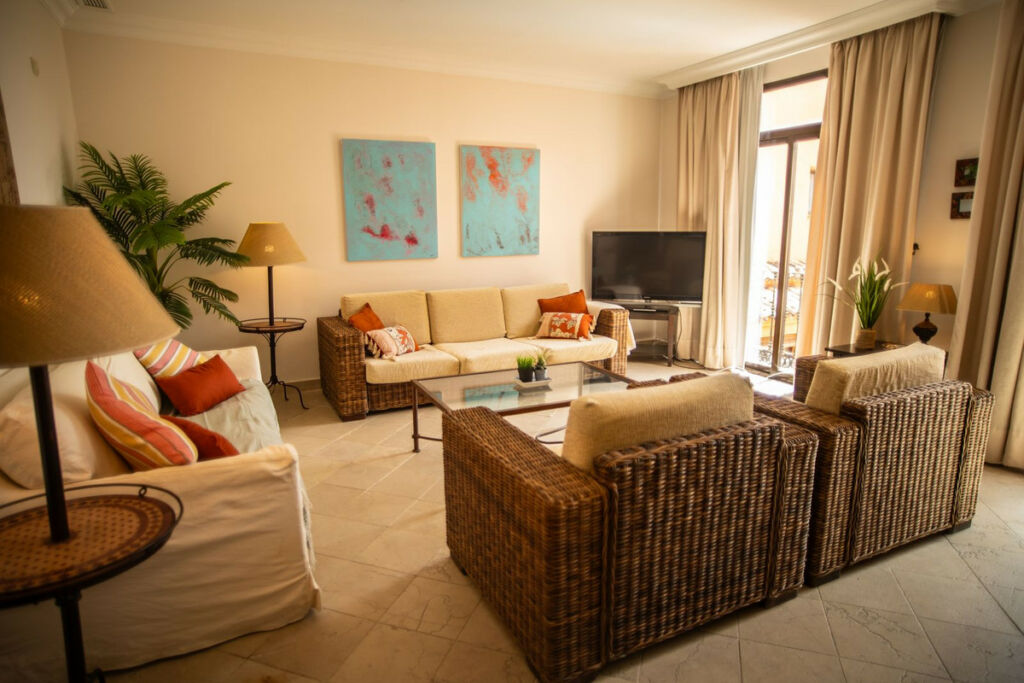 Middle Floor Apartment El Paraiso Málaga - image 3