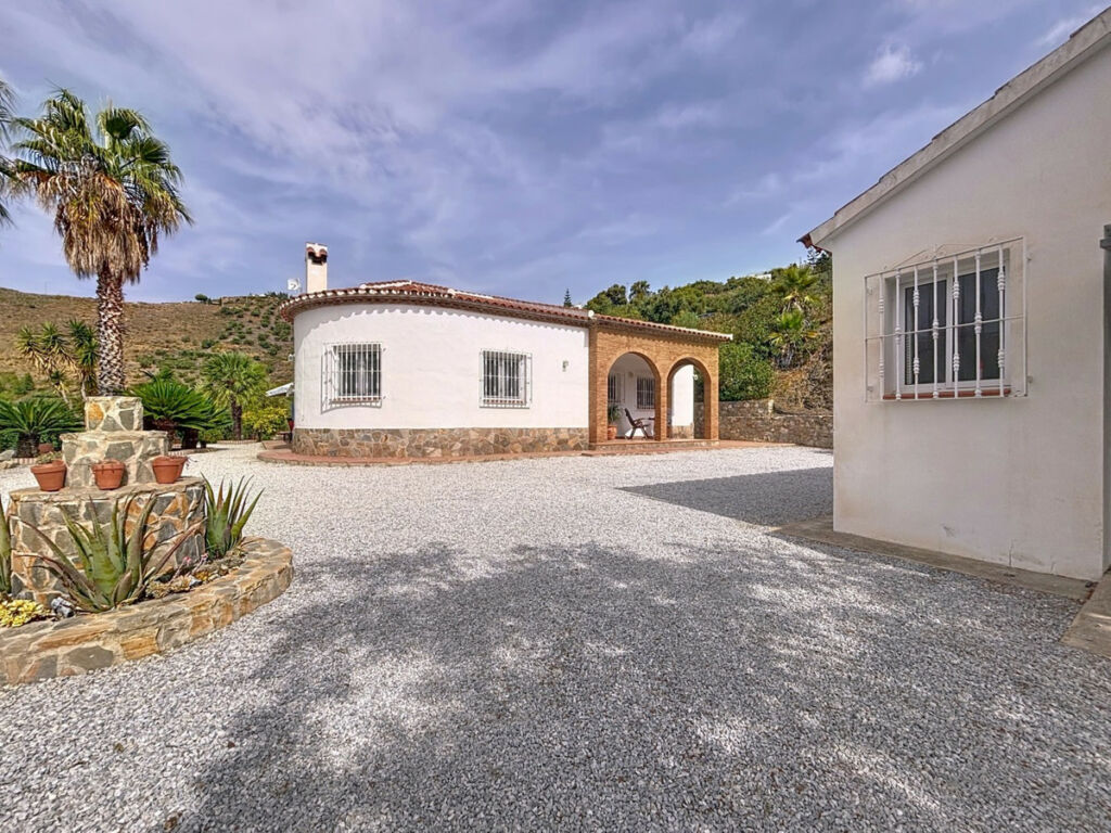 Detached Villa Canillas de Albaida Málaga - image 3